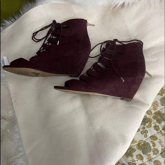 Well loved for Sam Edelman tiny wedge sandal - Picture 4 of 7